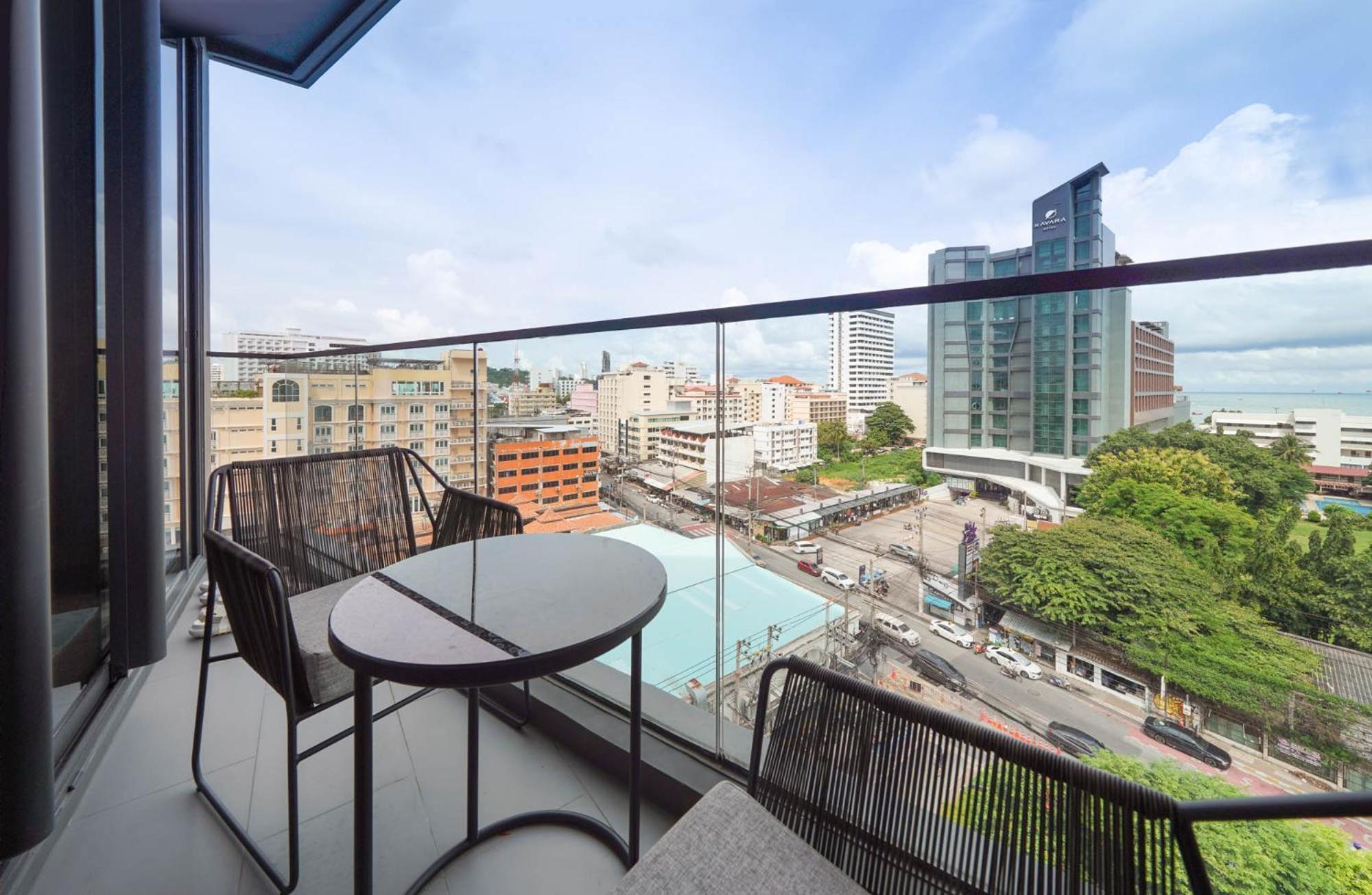 Edge 2bdrm Balcony Ocean View פאטאיה